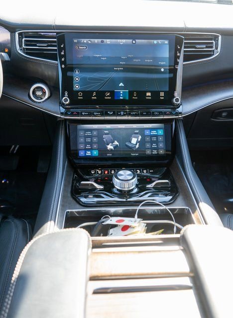 Used 2023 Jeep Grand Wagoneer 4WD w/ Flexible Seating Group image 26