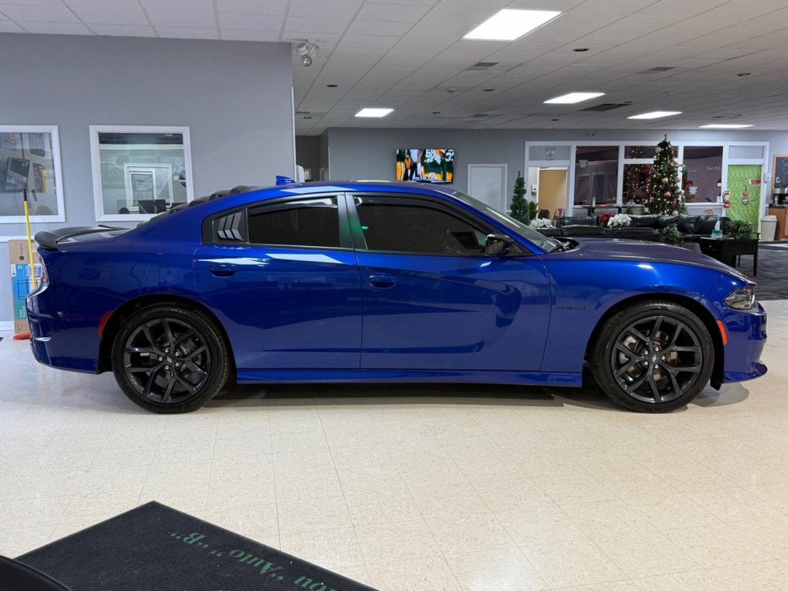 Used 2022 Dodge Charger R/T w/ Plus Group image 8