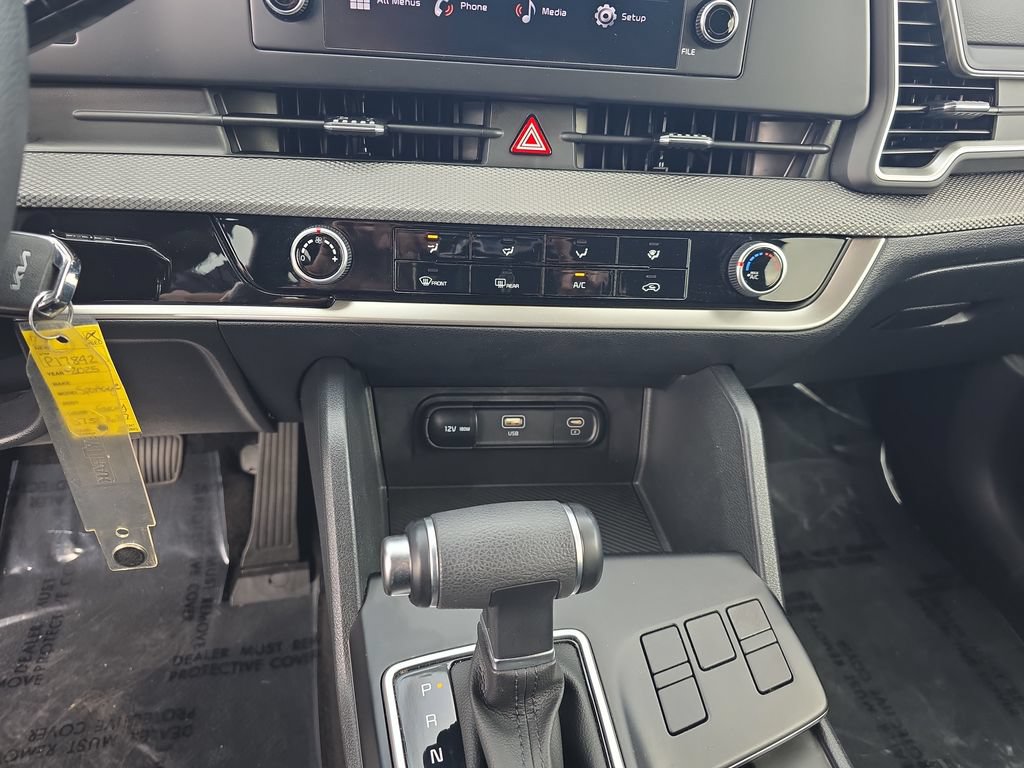 Used 2025 Kia Sportage LX FWD image 16