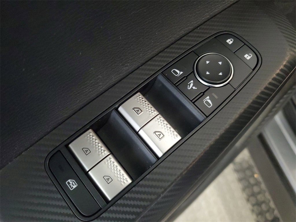 Used 2024 Mitsubishi Outlander SE image 17