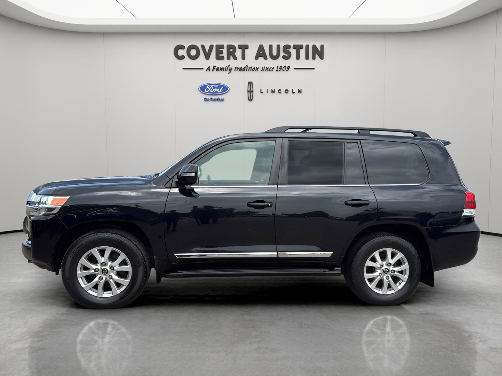 Used 2018 Toyota Land Cruiser AWD/4WD image 2