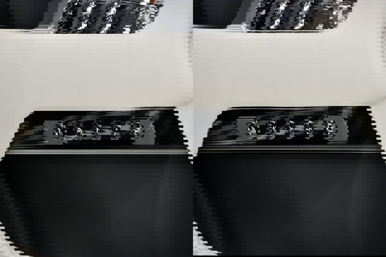 Used 2019 Rolls-Royce Wraith image 19