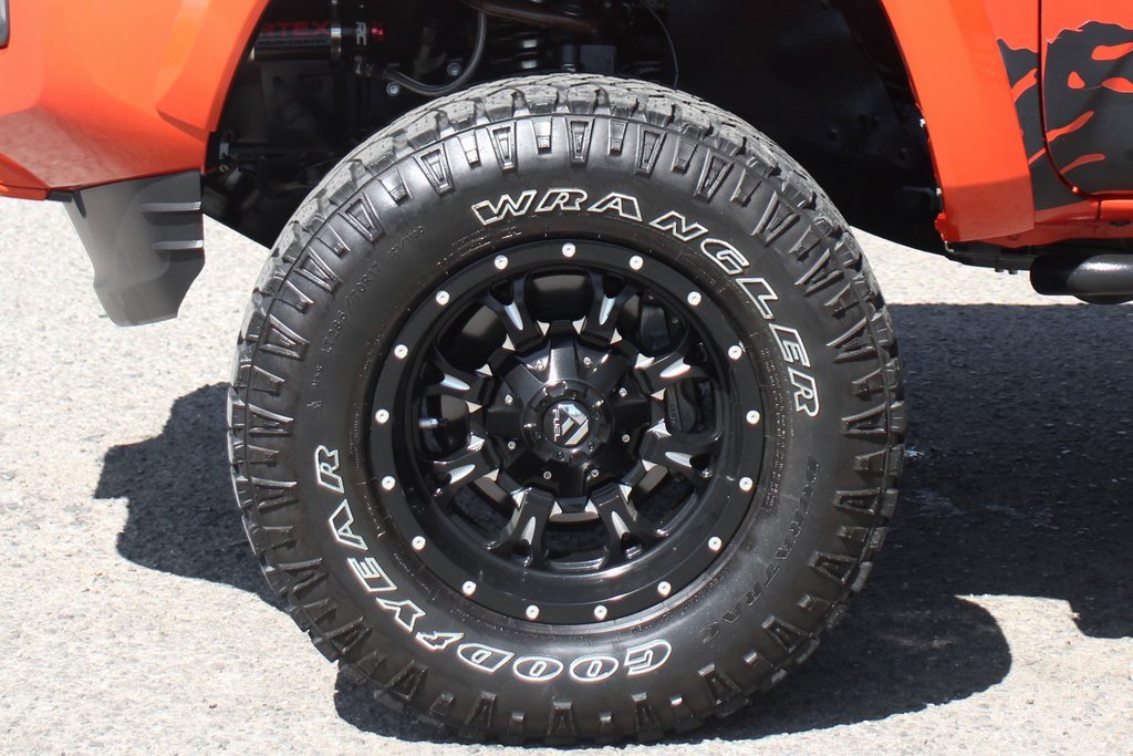 Used 2017 Toyota Tacoma TRD Sport image 38