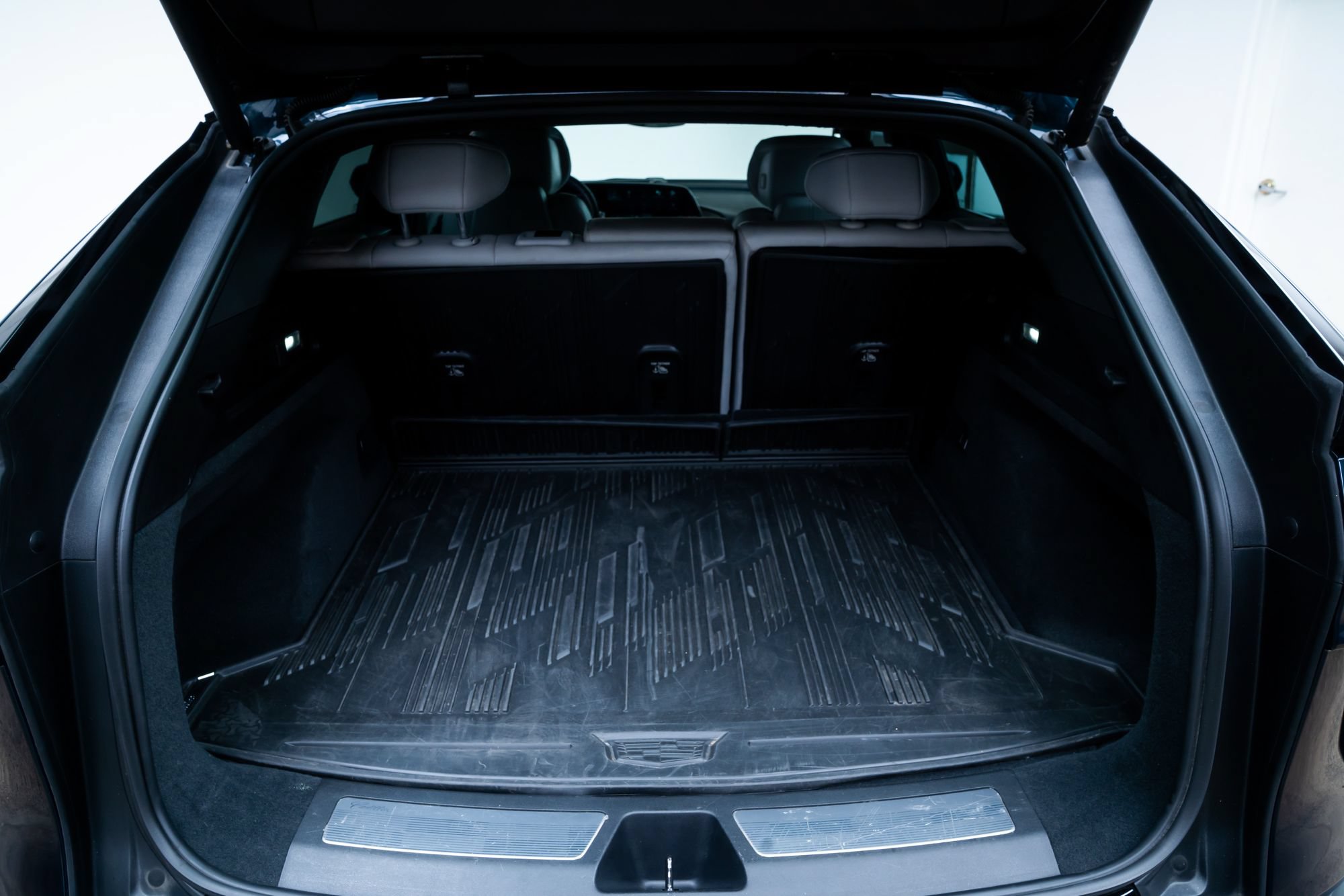 Used 2024 Cadillac Lyriq Luxury w/ LPO, Floor Liner Package AWD/4WD image 7