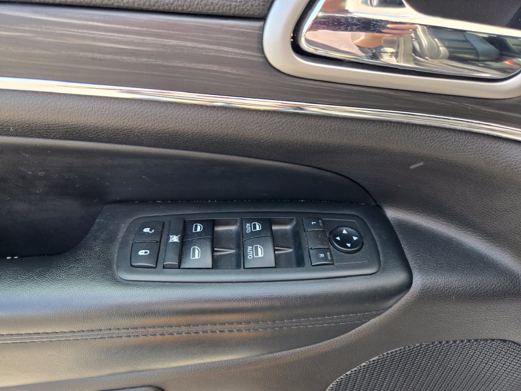 Used 2019 Jeep Grand Cherokee Limited w/ Trailer Tow Group IV AWD/4WD image 12