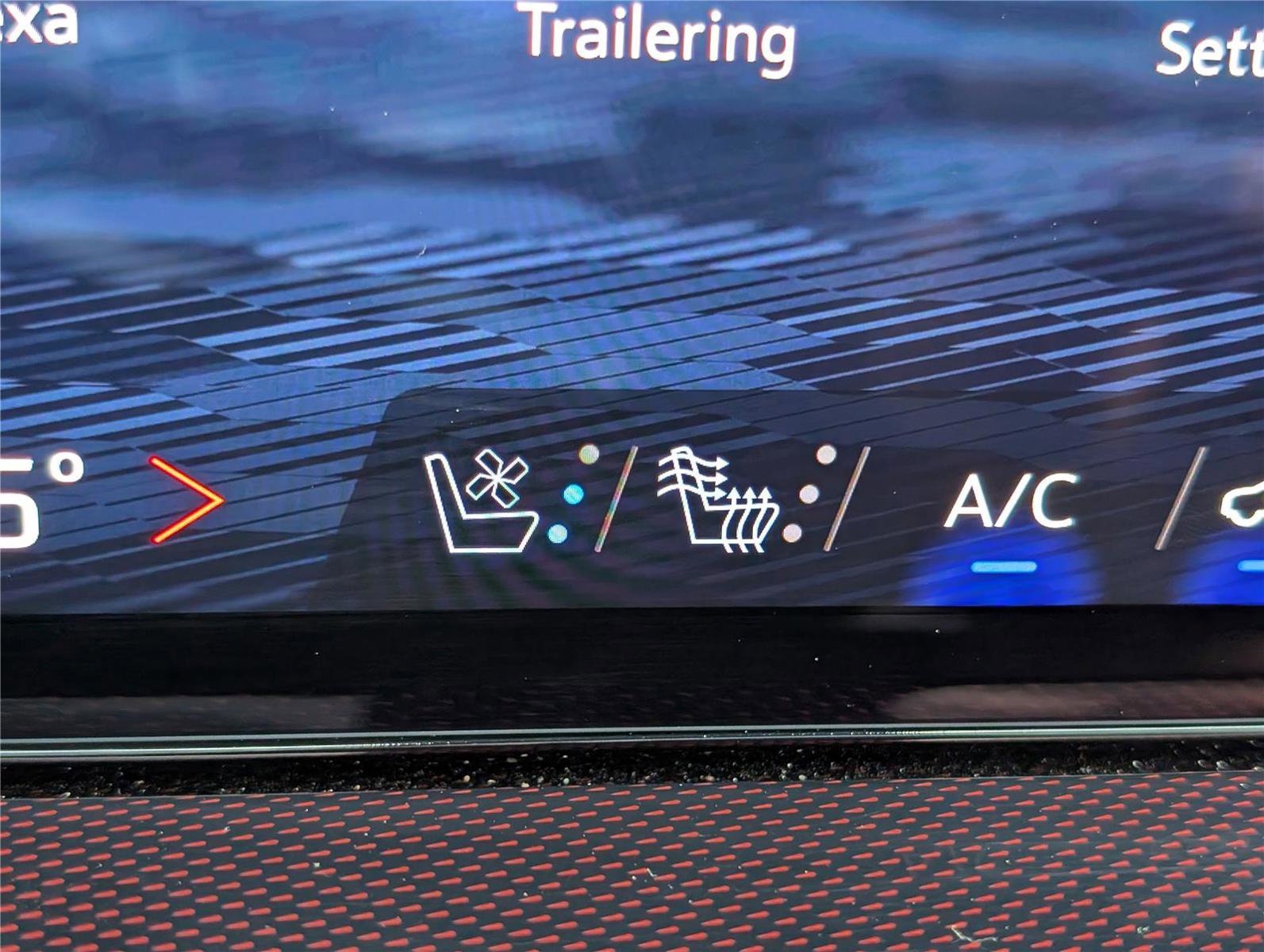 Used 2024 Chevrolet Traverse RS w/ LPO, Floor Liner Package image 31