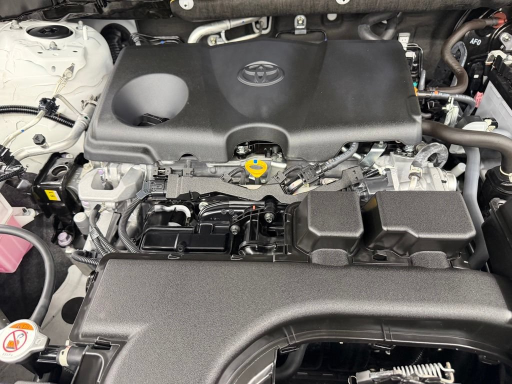Used 2025 Toyota RAV4 XLE FWD image 40