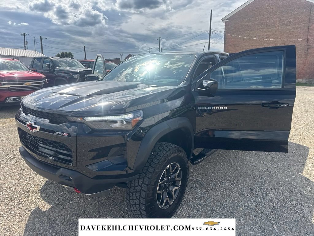 Used 2025 Chevrolet Colorado ZR2 w/ Technology Package AWD/4WD image 31