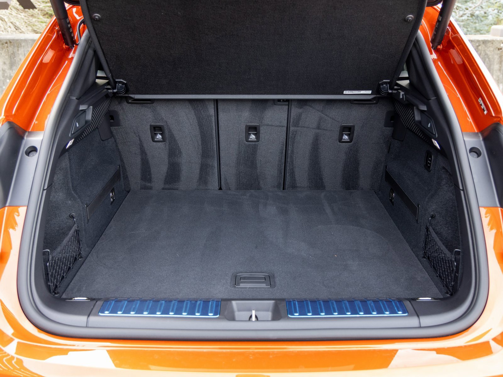 Certified 2025 Porsche Macan Electric image 44