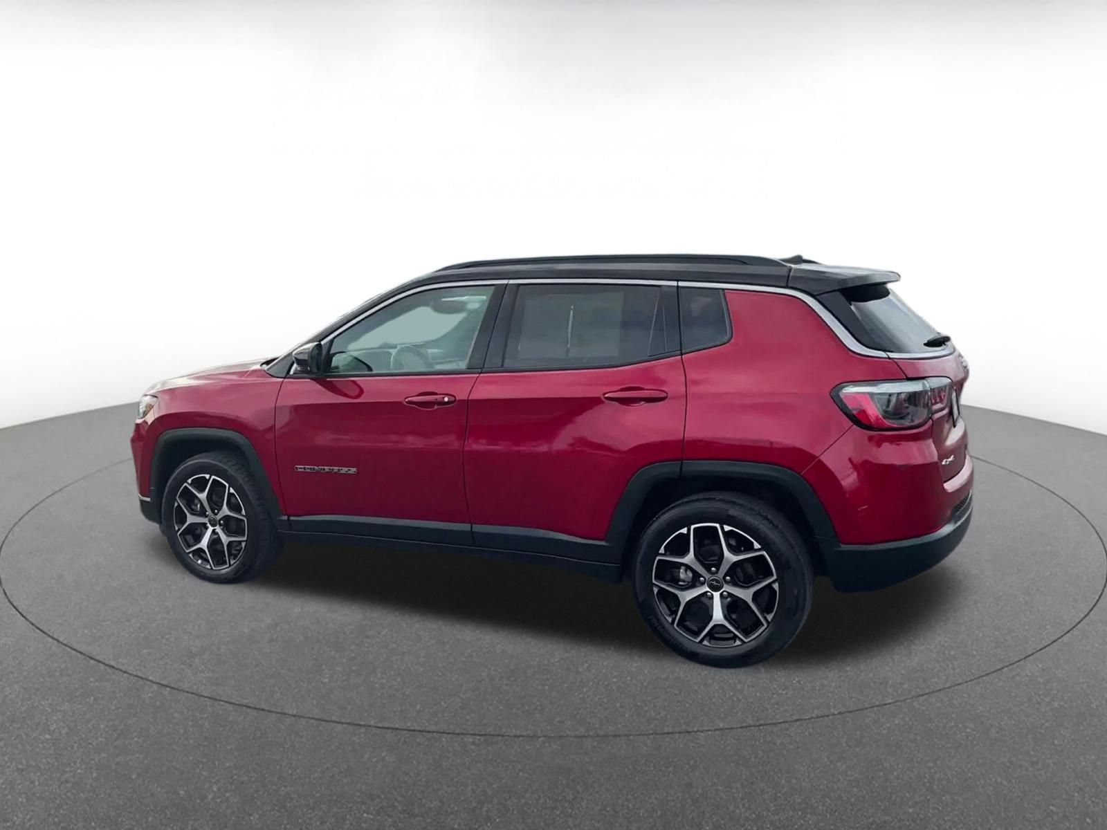 Used 2025 Jeep Compass Limited AWD/4WD image 9