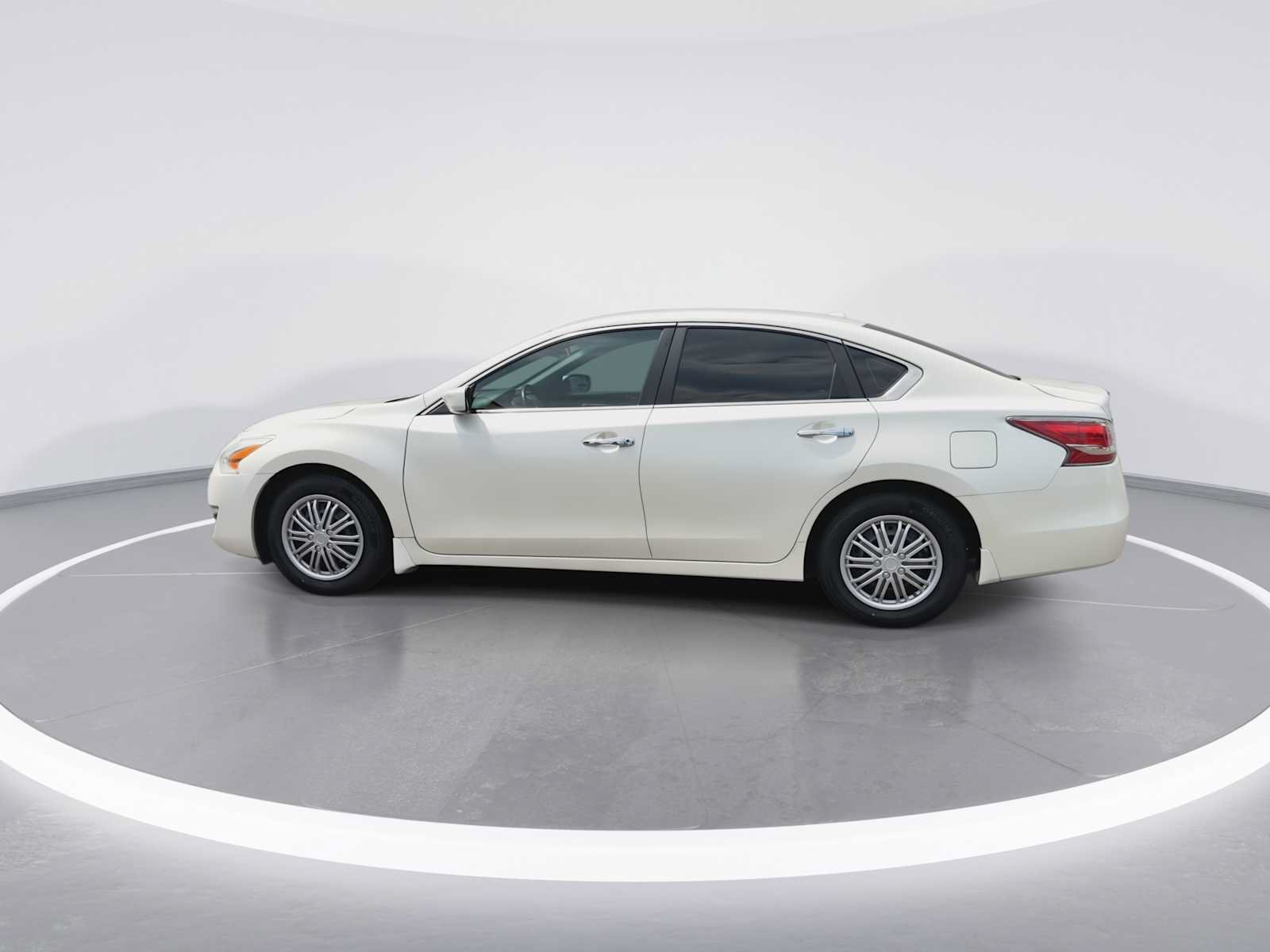 Used 2015 Nissan Altima 2.5 S w/ Power Driver Seat Package FWD image 5