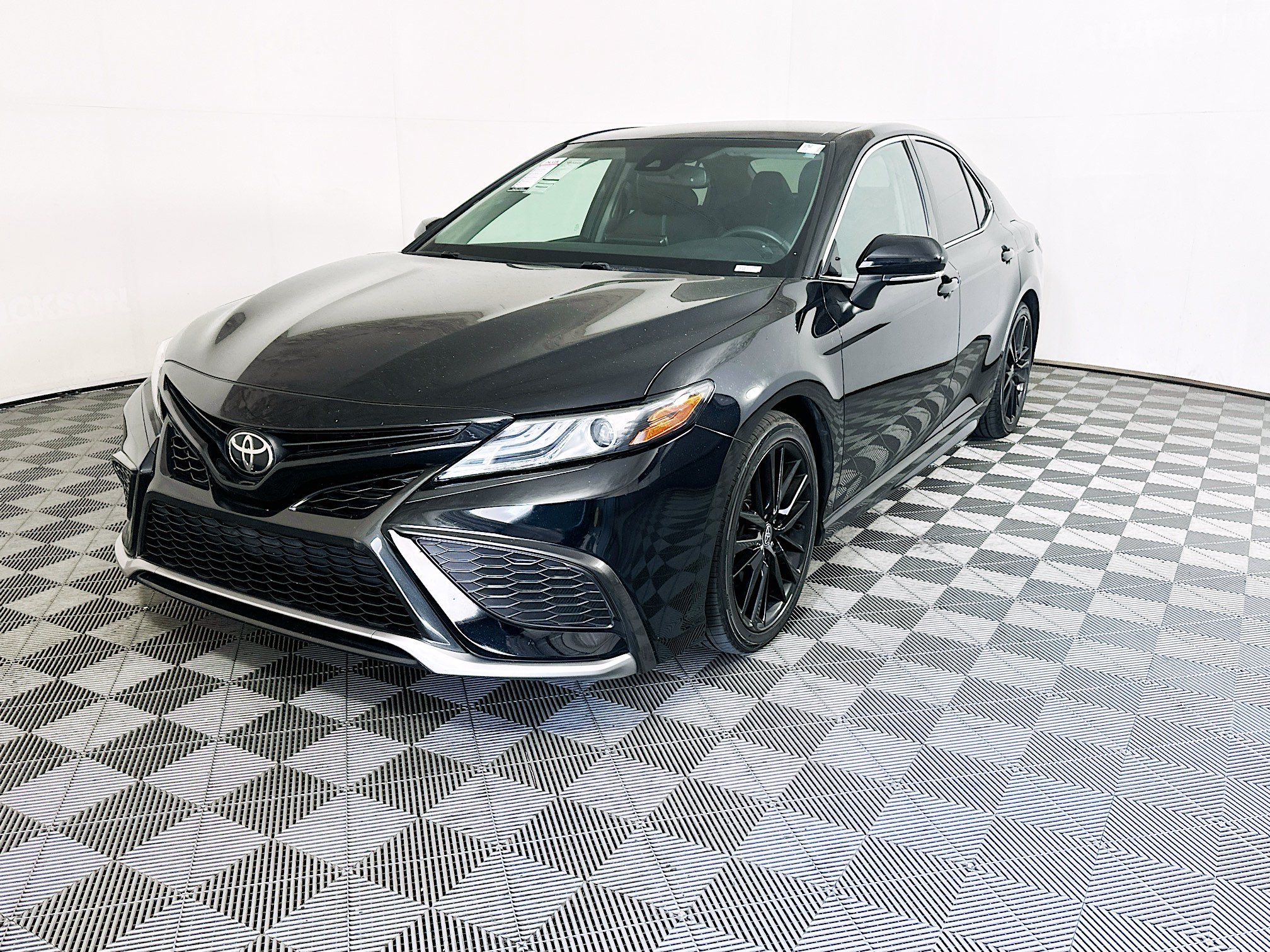 Used 2022 Toyota Camry XSE FWD image 7