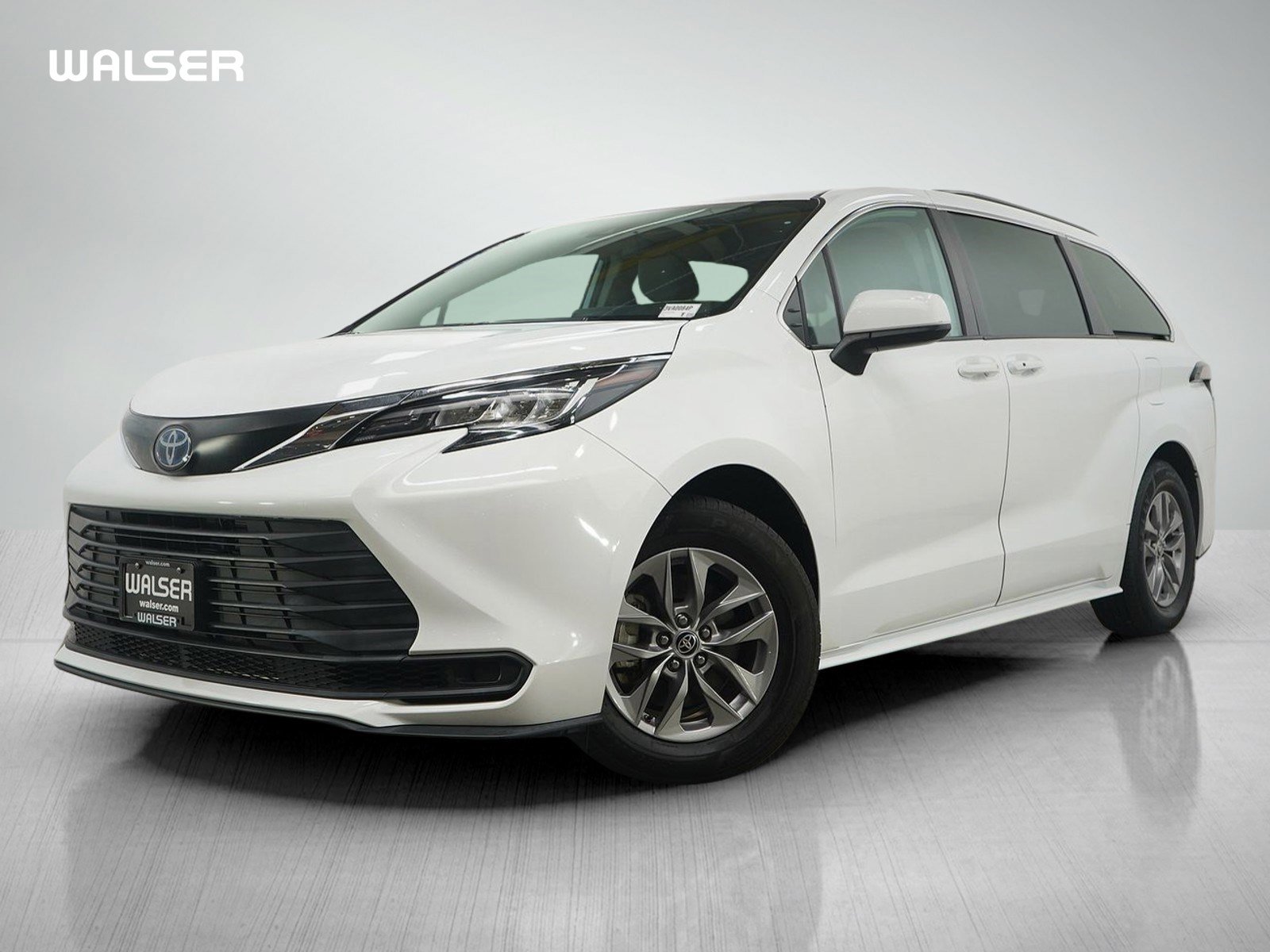 Used 2022 Toyota Sienna LE FWD image 1