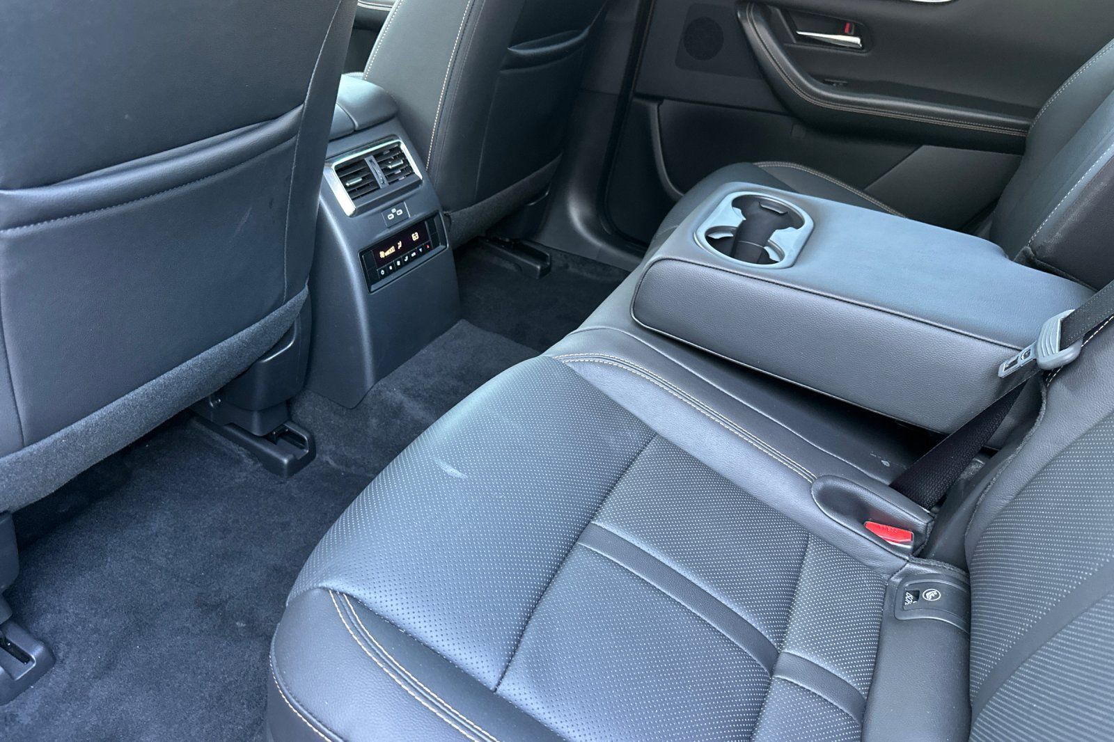 Certified 2025 MAZDA CX-70 3.3 Turbo w/ Premium Package image 12