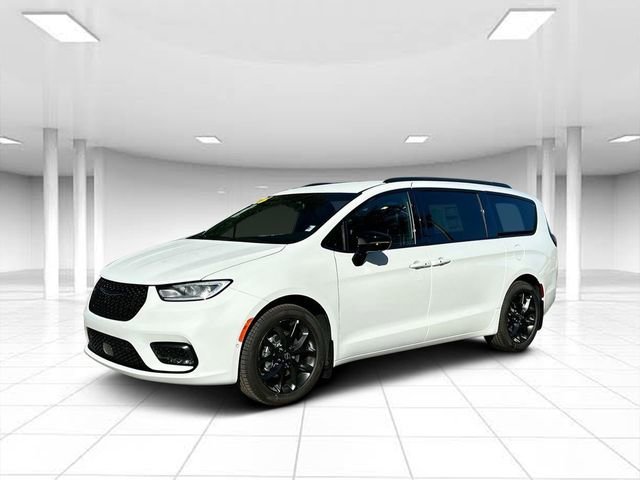 New 2026 Chrysler Pacifica Select w/ S Appearance Package