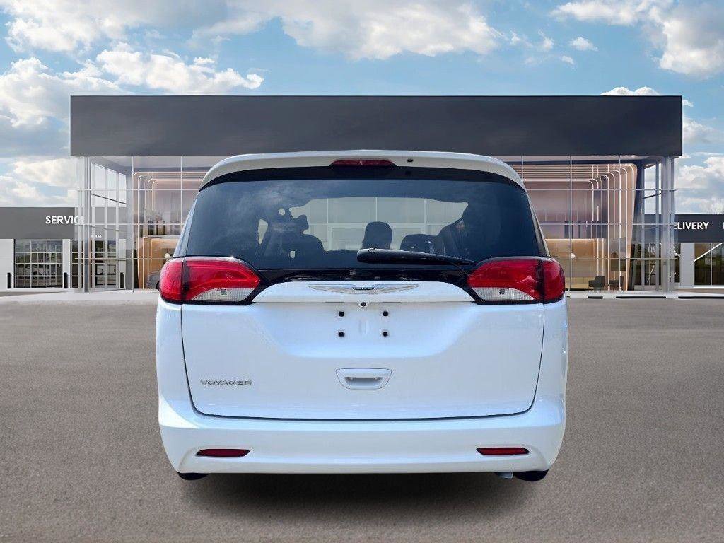 Used 2020 Chrysler Voyager L image 5