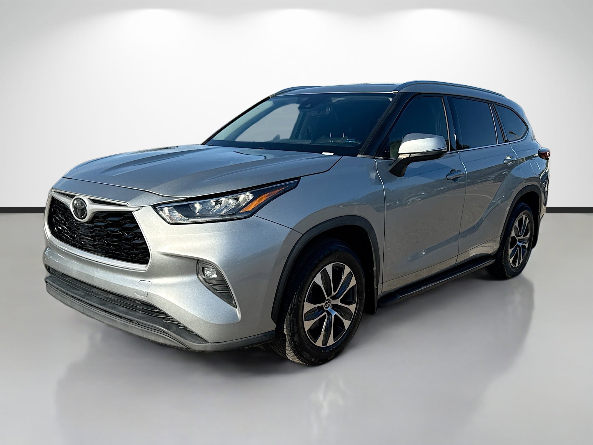 Used 2020 Toyota Highlander XLE image 7