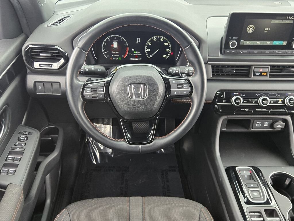 Certified 2025 Honda Pilot Sport image 12