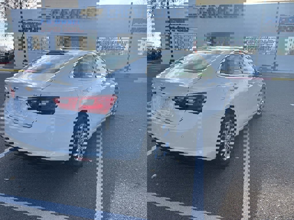 Certified 2025 Chevrolet Malibu LT image 2