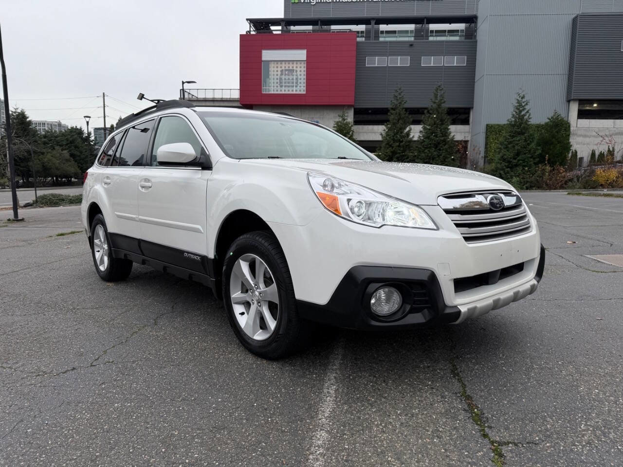 Used 2014 Subaru Outback 3.6R Limited w/ Moonroof Package image 3