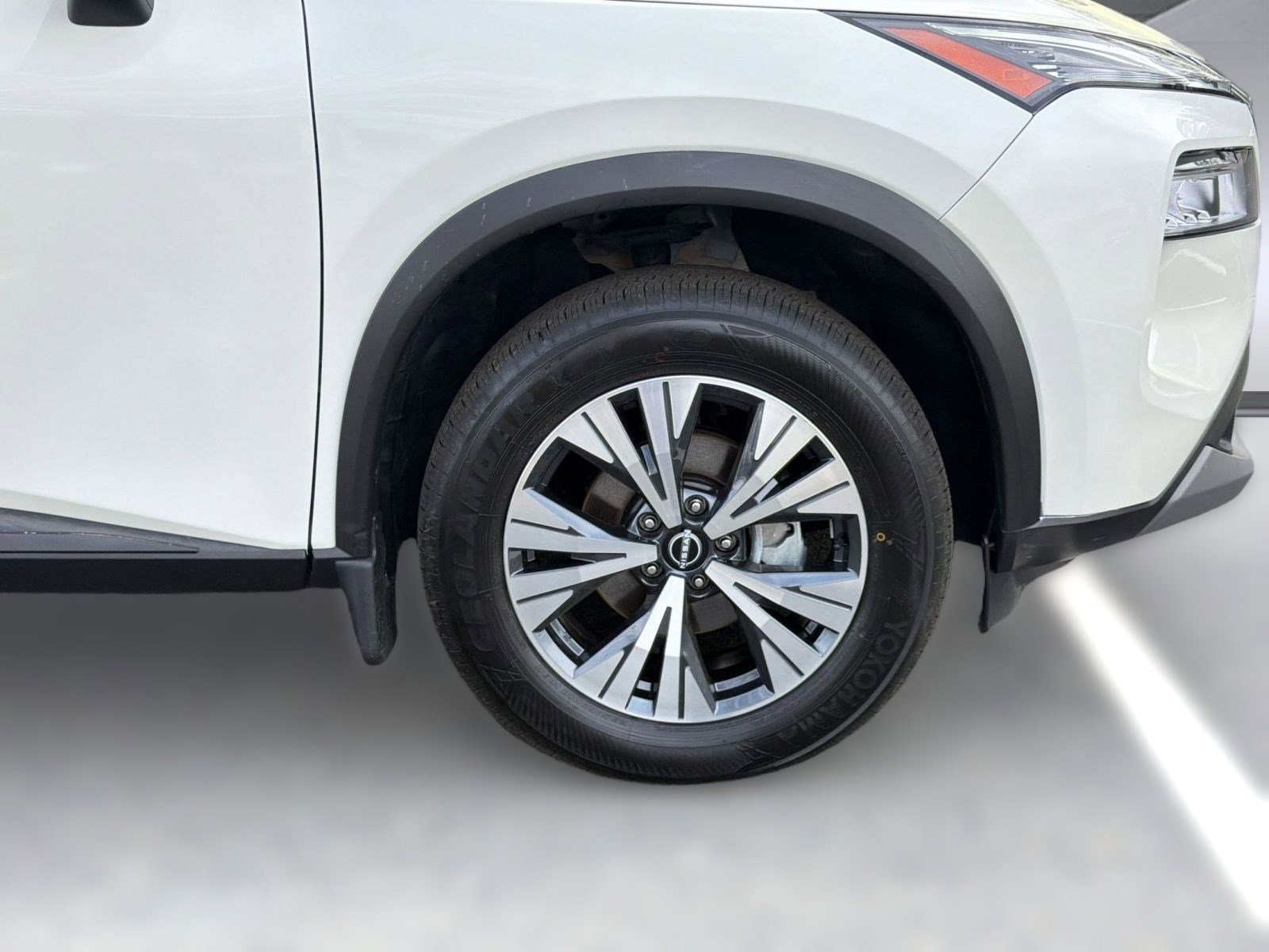 Used 2023 Nissan Rogue SV image 12