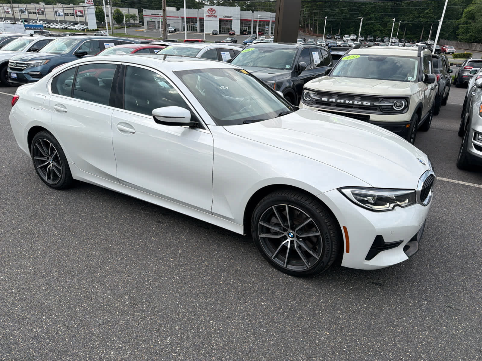 Used 2019 BMW 330i xDrive Sedan w/ Convenience Package AWD/4WD image 2