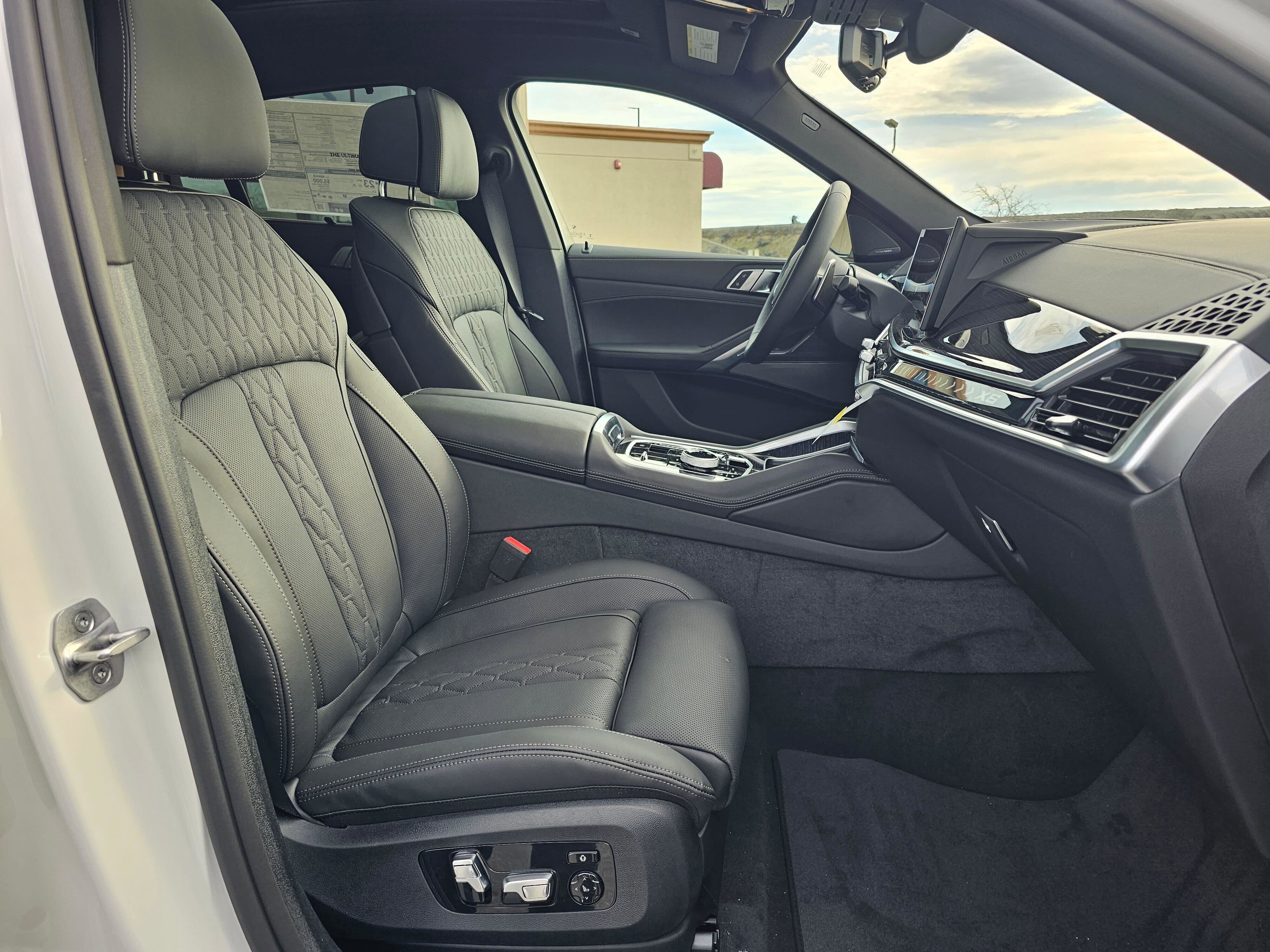 New 2026 BMW X6 xDrive40i w/ Executive Package image 15