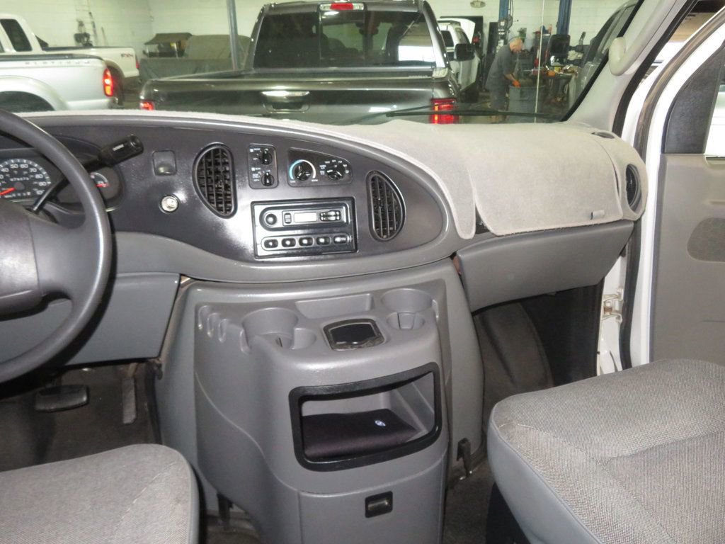 Used 2003 Ford E-350 and Econoline 350 Super Duty Wagon image 29