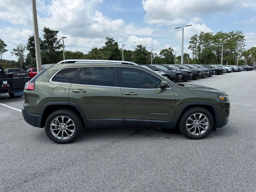 Used 2019 Jeep Cherokee Latitude Plus FWD image 2