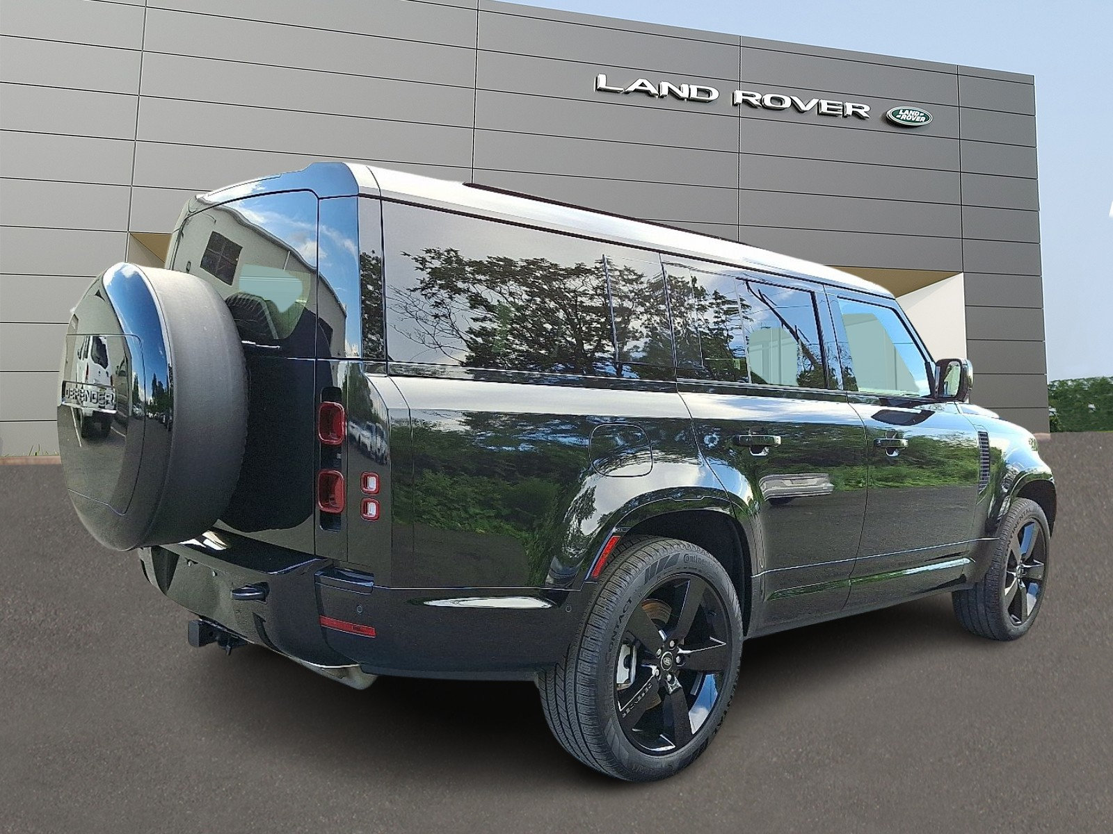 Certified 2025 Land Rover Defender 130 X-Dynamic SE AWD/4WD image 2
