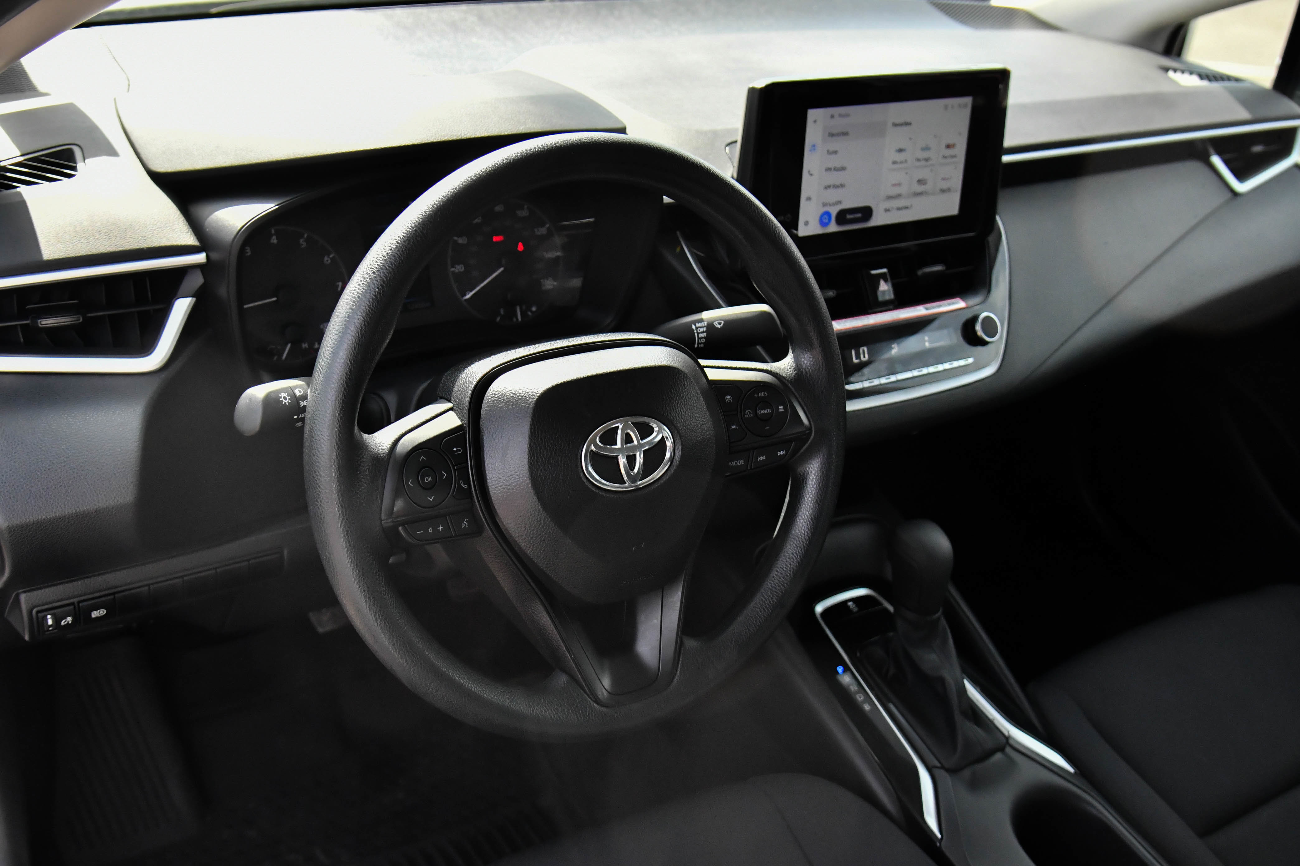 Used 2025 Toyota Corolla LE FWD image 14