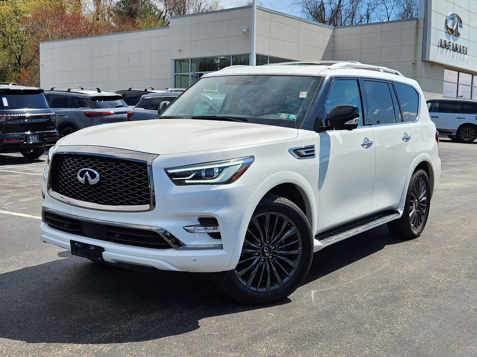 Certified 2024 INFINITI QX80 Premium Select w/ Cargo Package image 1