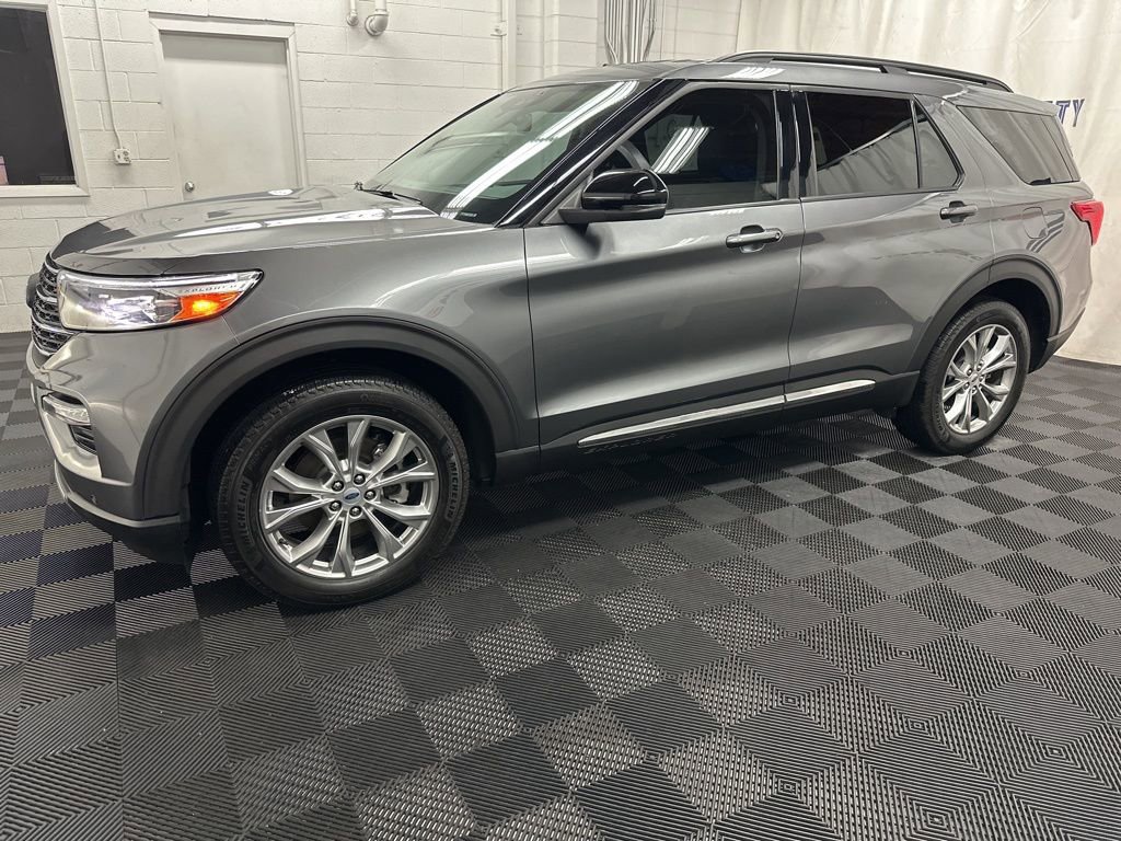 Used 2024 Ford Explorer XLT w/ Equipment Group 202A image 5
