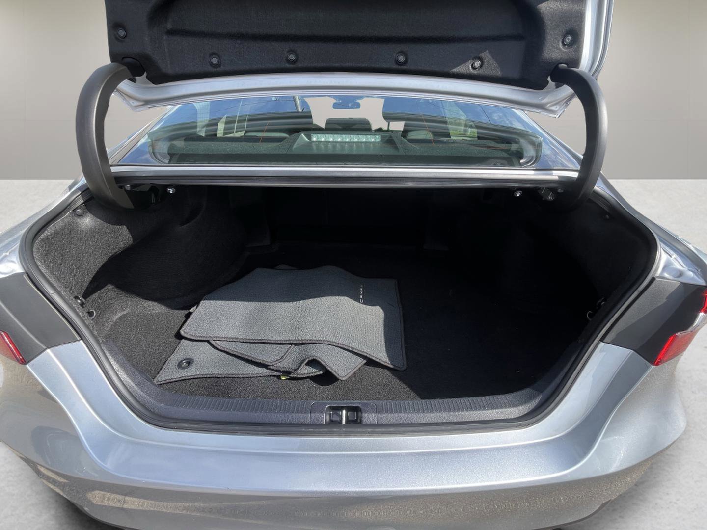 Used 2024 Toyota Camry LE FWD image 9