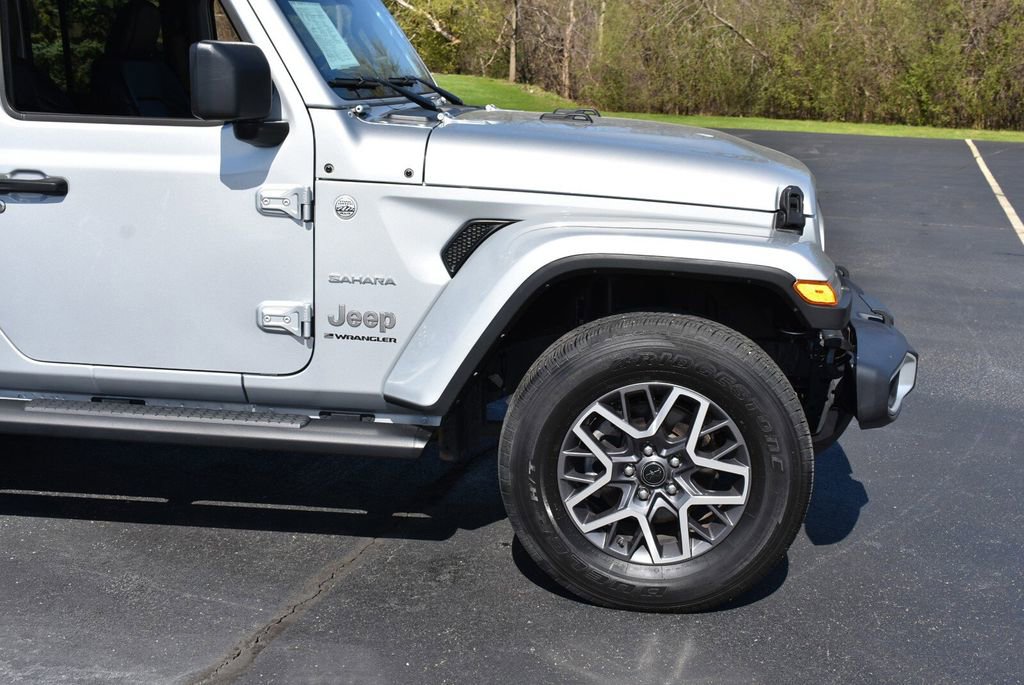 Used 2024 Jeep Wrangler Unlimited Sahara w/ Dual Top Group AWD/4WD image 3