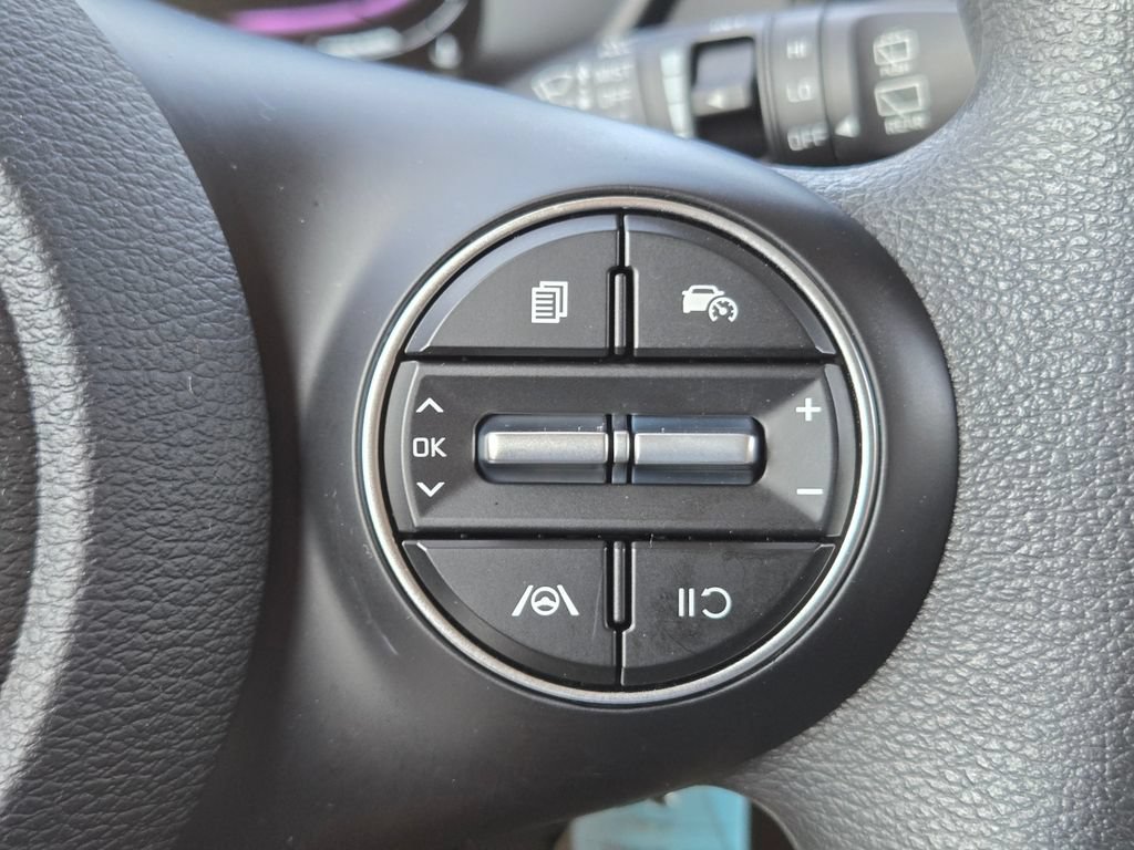 Certified 2025 Kia Soul LX w/ LX Technology Package FWD image 23