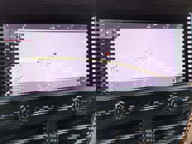 Used 2021 Porsche Macan S w/ Premium Package image 30