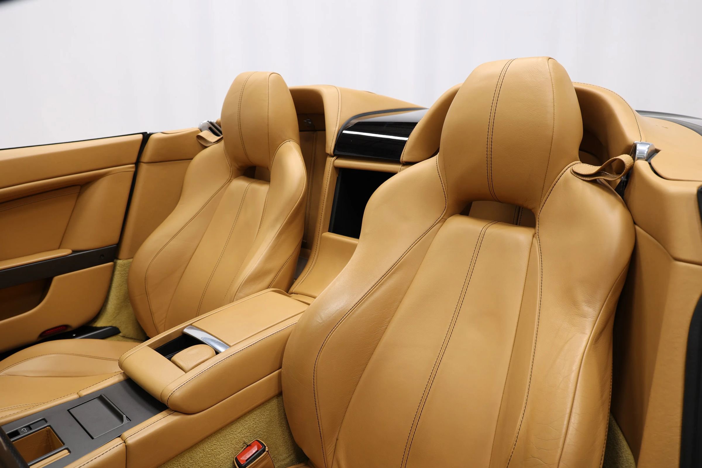 Used 2012 Aston Martin V8 Vantage Roadster image 15