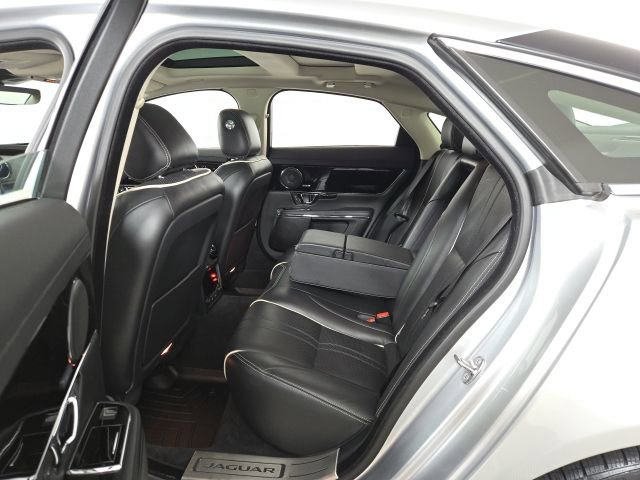 Used 2018 Jaguar XJ R-Sport AWD/4WD image 17