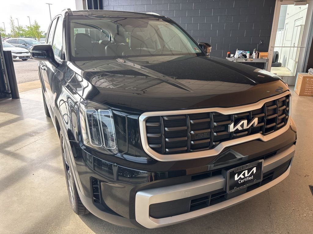 Certified 2023 Kia Telluride S w/ S Sunroof Package AWD/4WD image 2