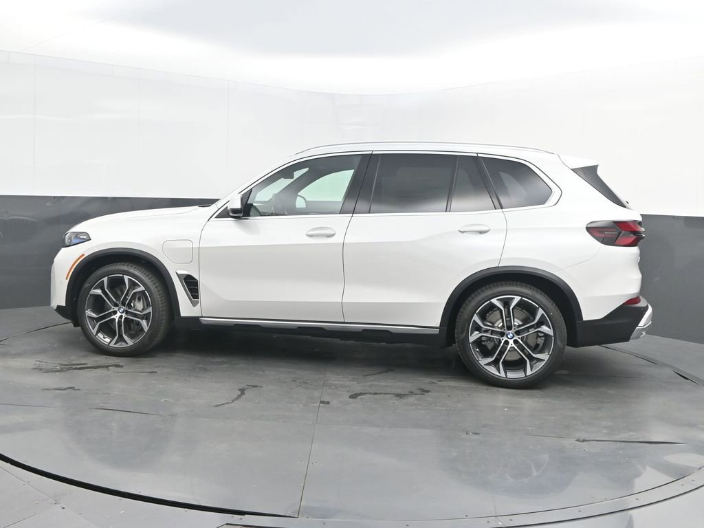 New 2026 BMW X5 xDrive50e AWD/4WD image 2
