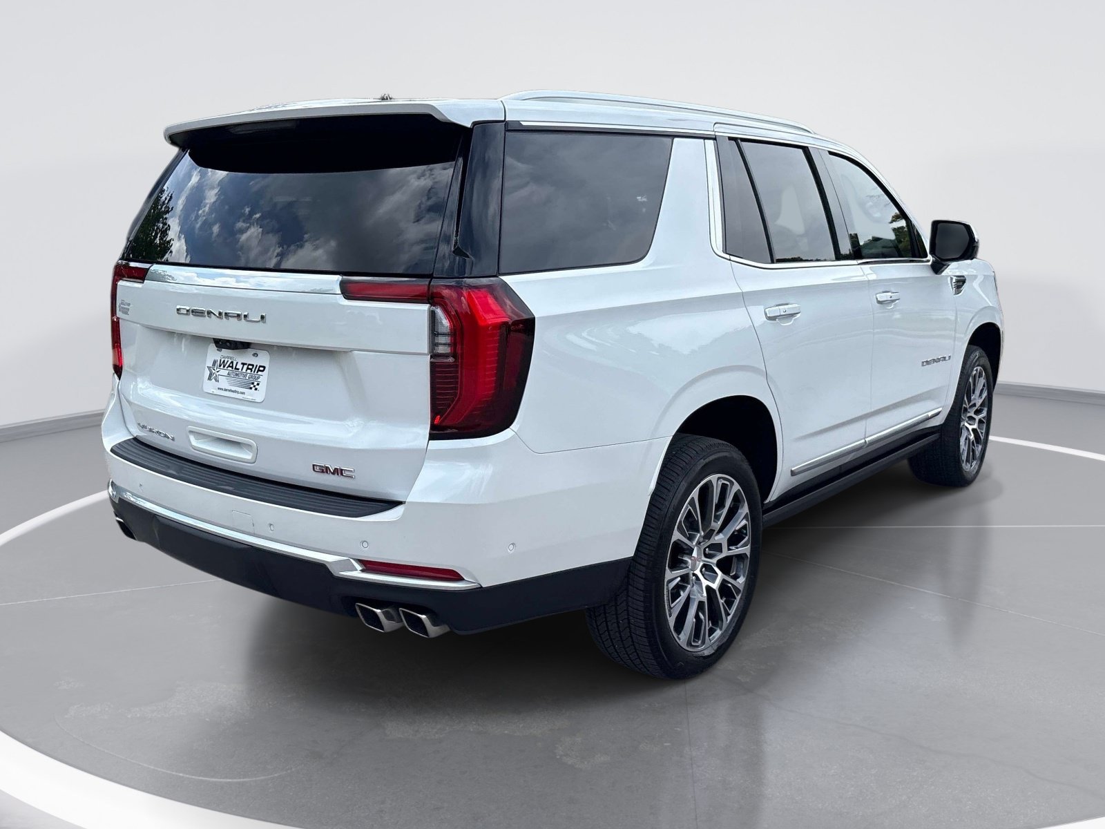 Used 2025 GMC Yukon Denali w/ Denali Reserve Package AWD/4WD image 8
