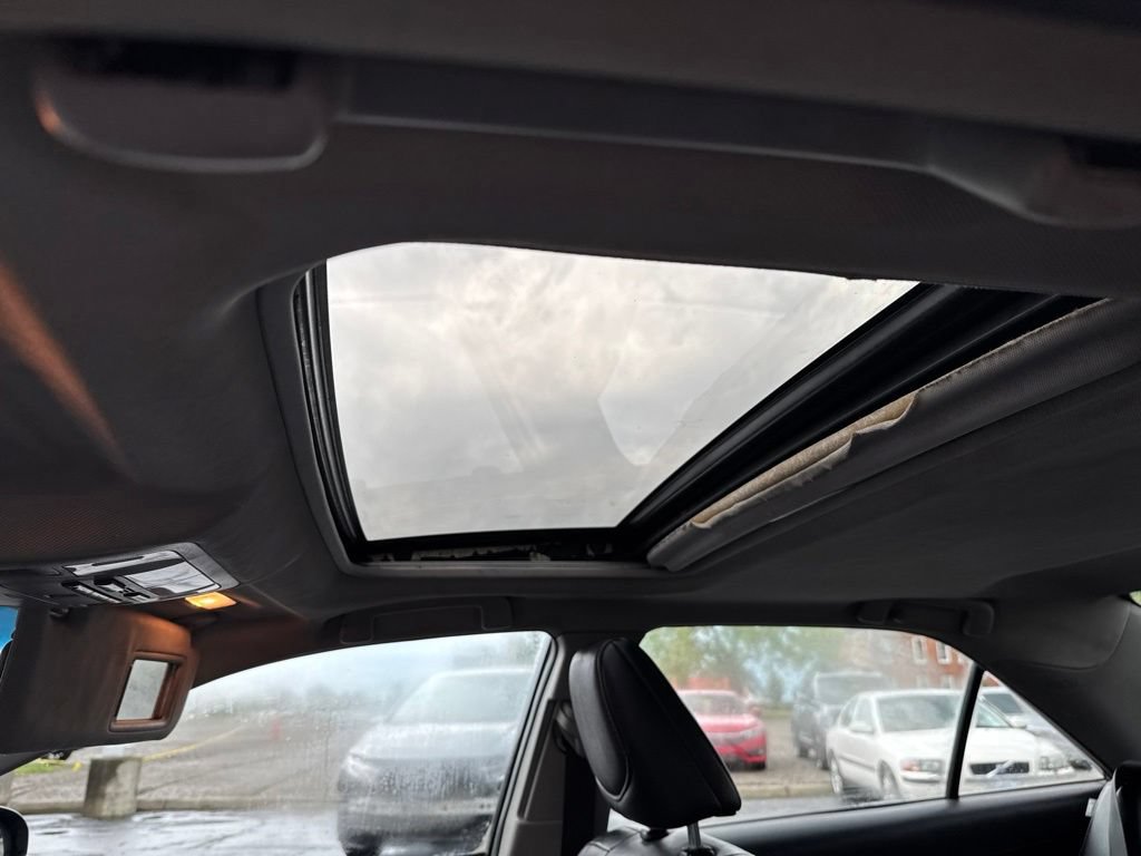 Used 2014 Toyota Camry SE w/ Moonroof Package FWD image 28