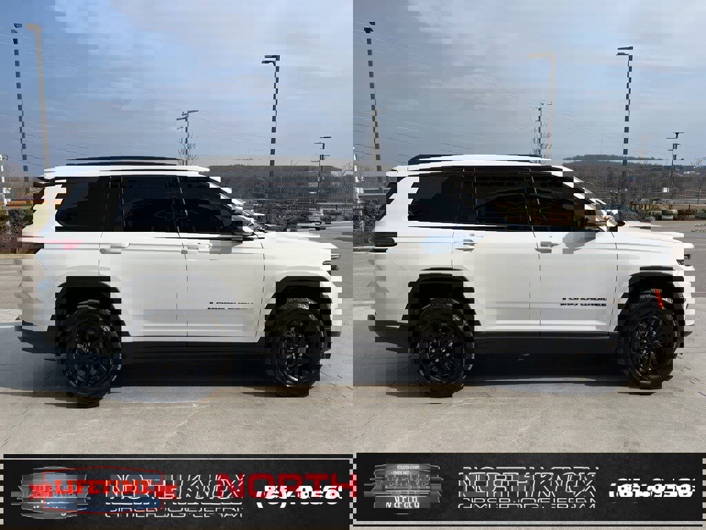 Used 2025 Jeep Grand Cherokee L Altitude image 23
