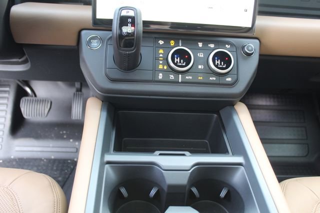 New 2026 Land Rover Defender 130 X-Dynamic SE image 13