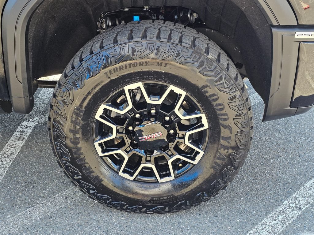 Used 2025 GMC Sierra 2500 AT4X AWD/4WD image 9