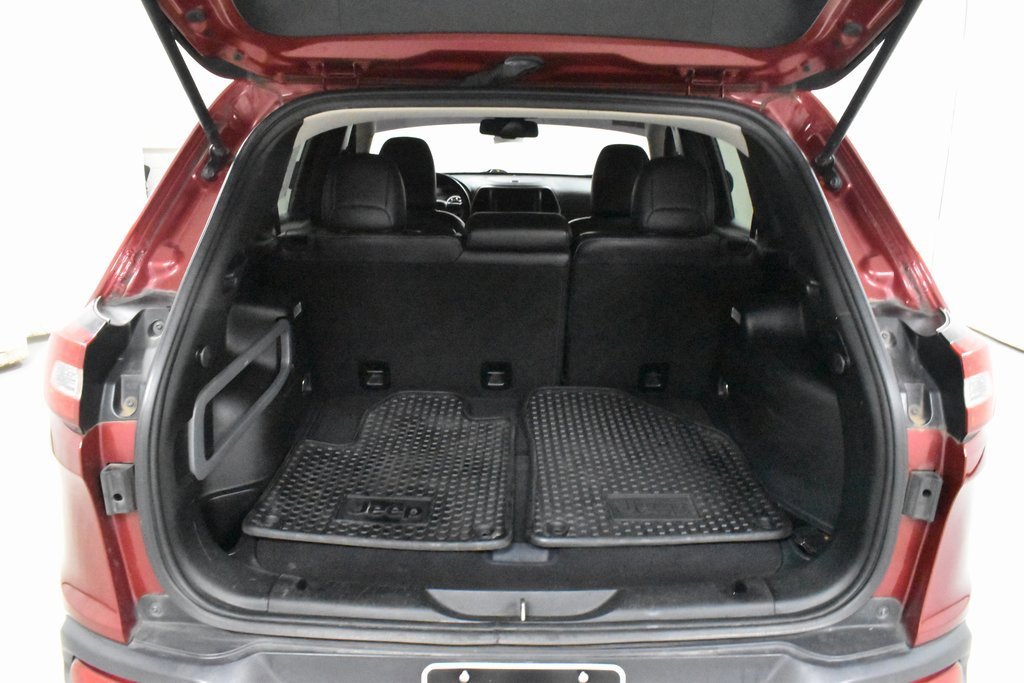 Used 2017 Jeep Cherokee Limited image 11