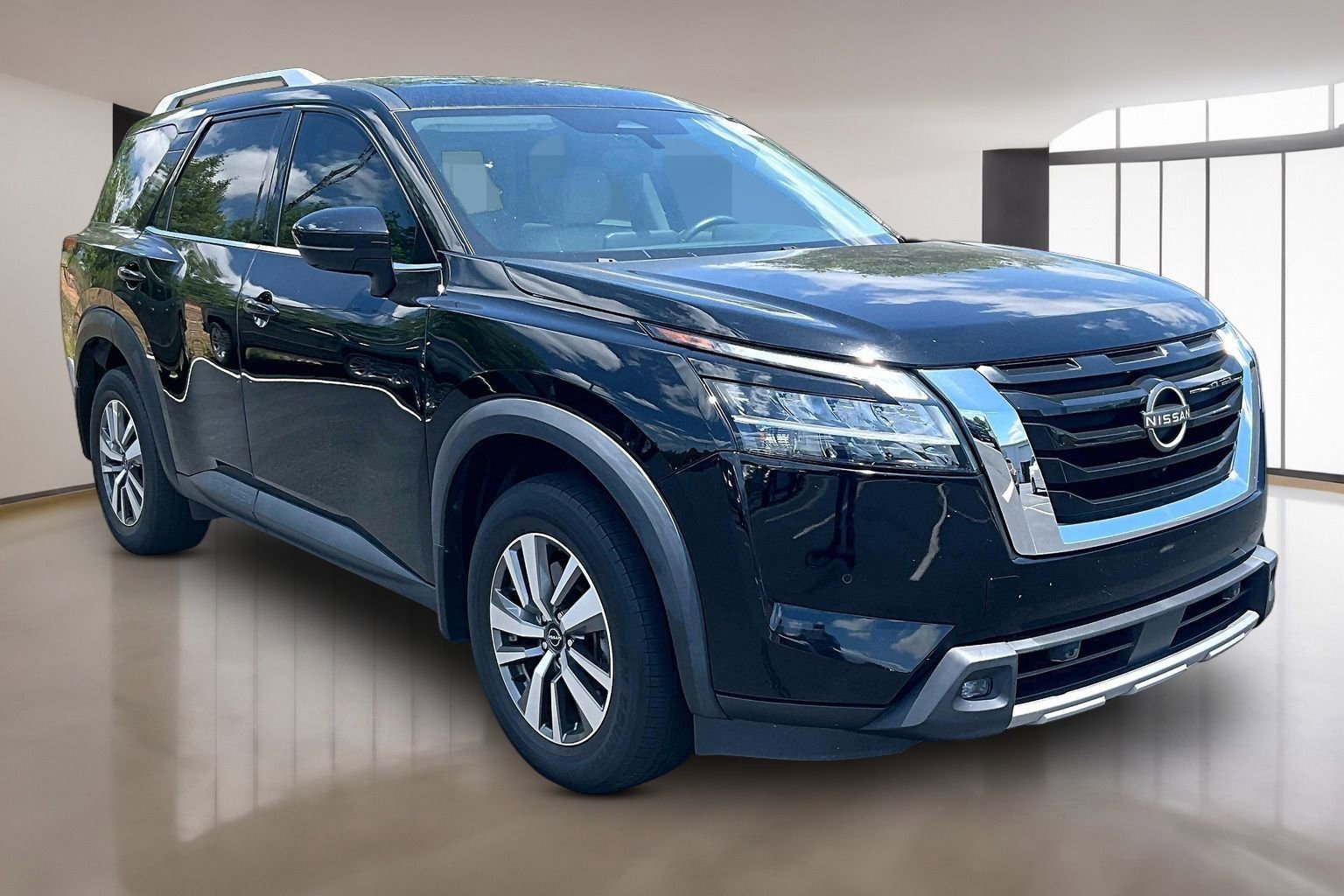 Used 2022 Nissan Pathfinder SL AWD/4WD image 1