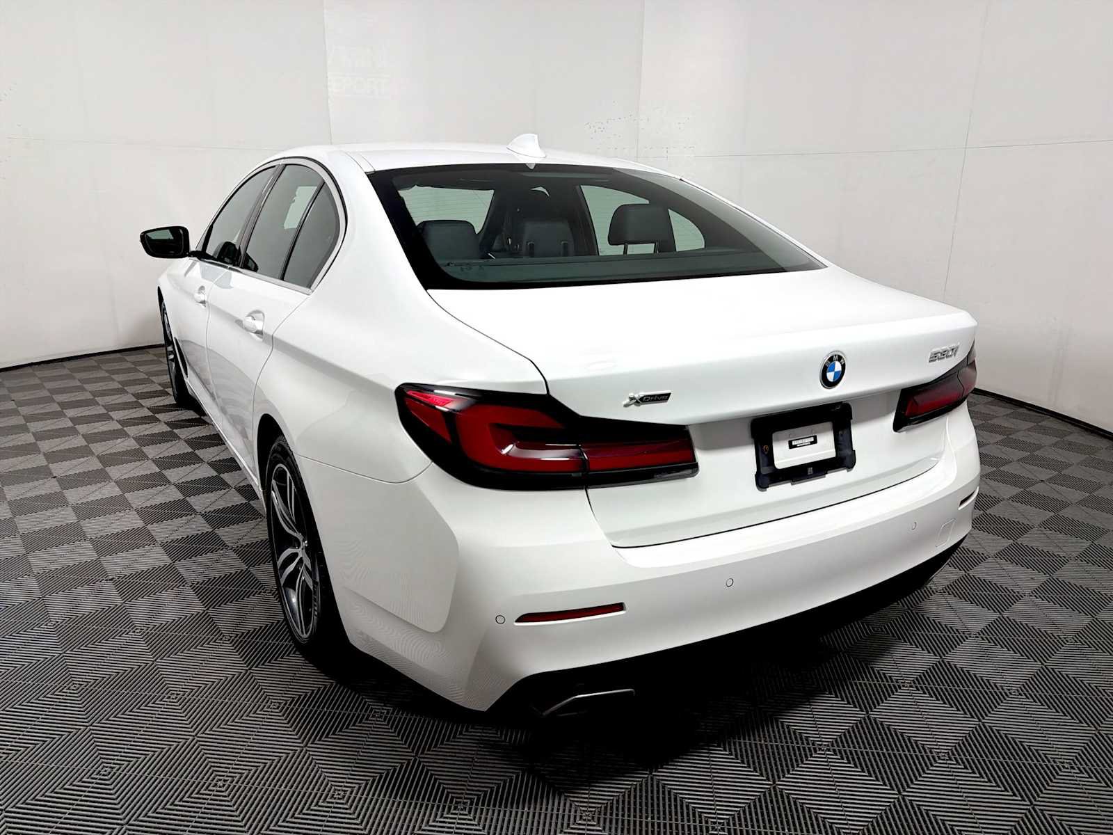 Used 2023 BMW 530i xDrive w/ Premium Package AWD/4WD image 5