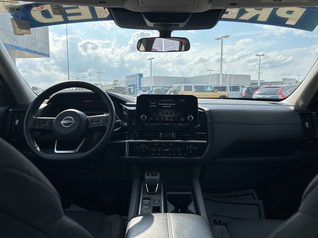 Used 2025 Nissan Pathfinder SV FWD image 14
